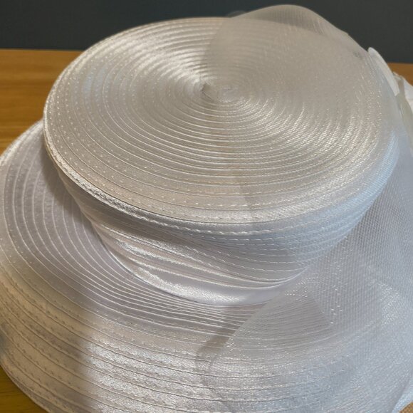 Women’s White Dress Hat | Church / Derby / Formal | One Size - Picture 4 of 5